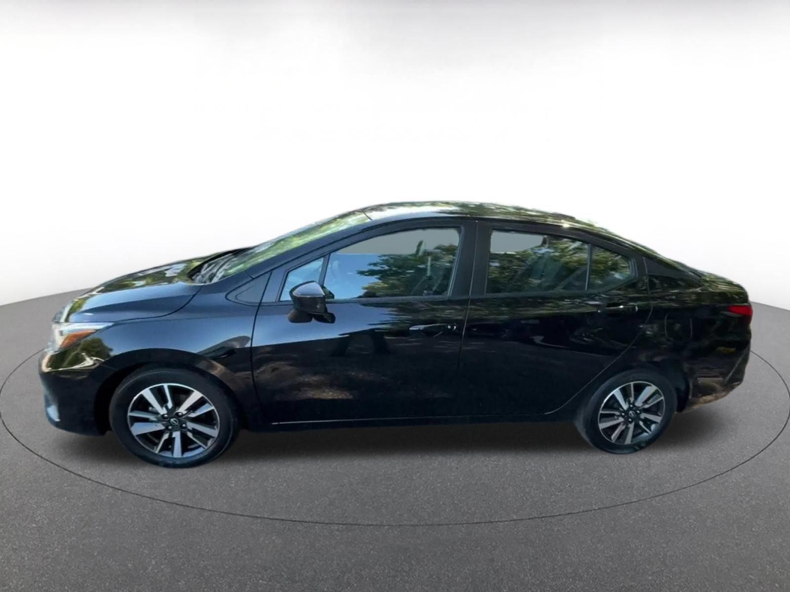Used 2025 Nissan Versa SV FWD image 7