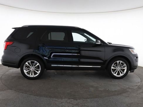 Used 2018 Ford Explorer XLT w/ Equipment Group 202A FWD image 14