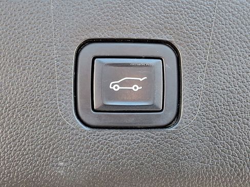 Used 2022 Chevrolet Traverse LT w/ LPO, Floor Liner Package image 32