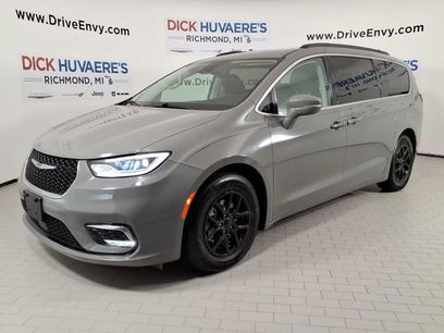 Used 2022 Chrysler Pacifica Touring-L
