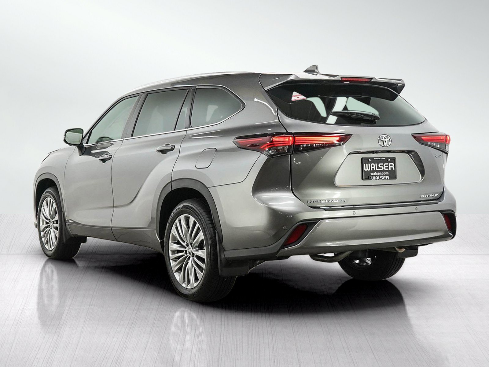 Used 2026 Toyota Highlander Platinum AWD/4WD image 3