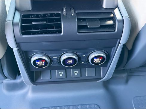 Used 2023 Land Rover Defender 110 SE image 19