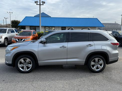 Used 2016 Toyota Highlander Limited Platinum image 2
