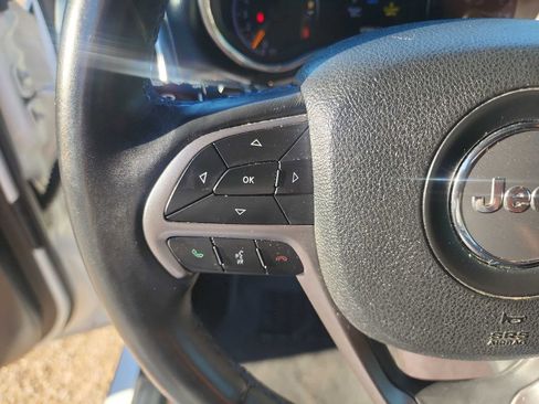 Used 2018 Jeep Grand Cherokee Laredo image 17