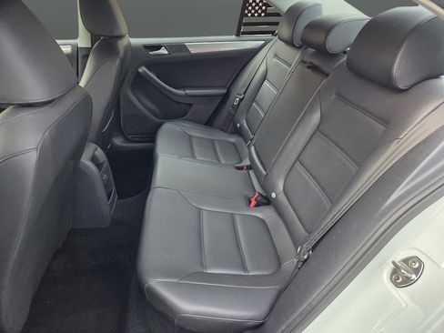 Used 2017 Volkswagen Jetta SE image 13