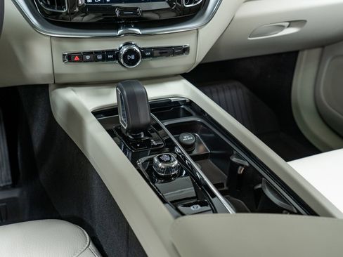 New 2025 Volvo XC60 B5 Core w/ Protection Package Premier image 20