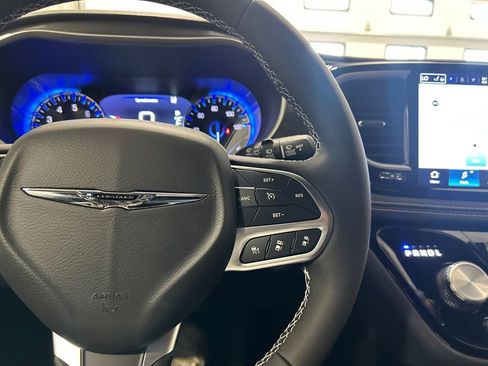 New 2026 Chrysler Pacifica Select image 19