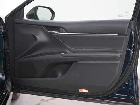 Used 2018 Toyota Camry XSE image 9