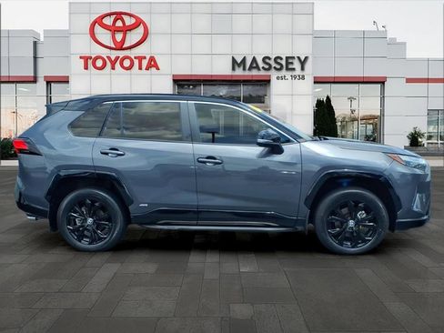 Used 2022 Toyota RAV4 XSE AWD/4WD image 2