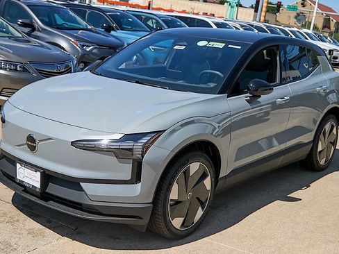 New 2026 Volvo EX30 Plus AWD/4WD image 6