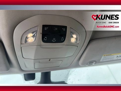 Used 2022 Chrysler Pacifica Touring-L w/ Uconnect Theater Family Group image 24