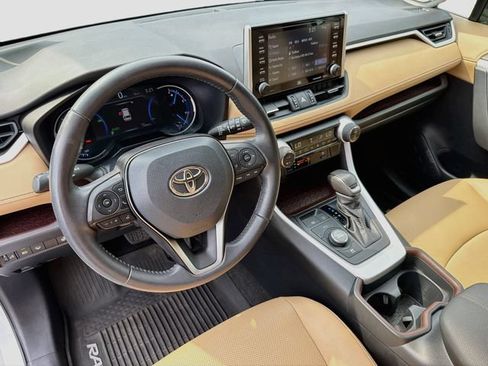 Used 2020 Toyota RAV4 Limited w/ Limited Grade Weather Package AWD/4WD image 9