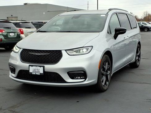 New 2026 Chrysler Pacifica Limited w/ S Appearance Package FWD image 2