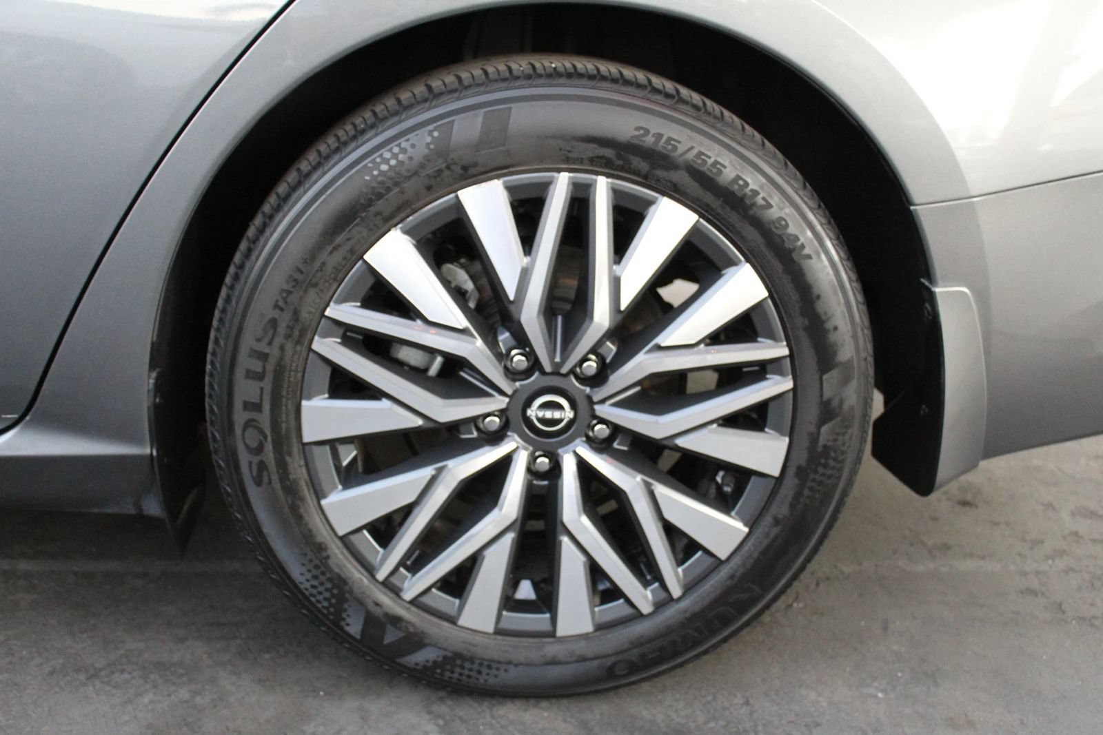 Used 2024 Nissan Altima 2.5 SV FWD image 35