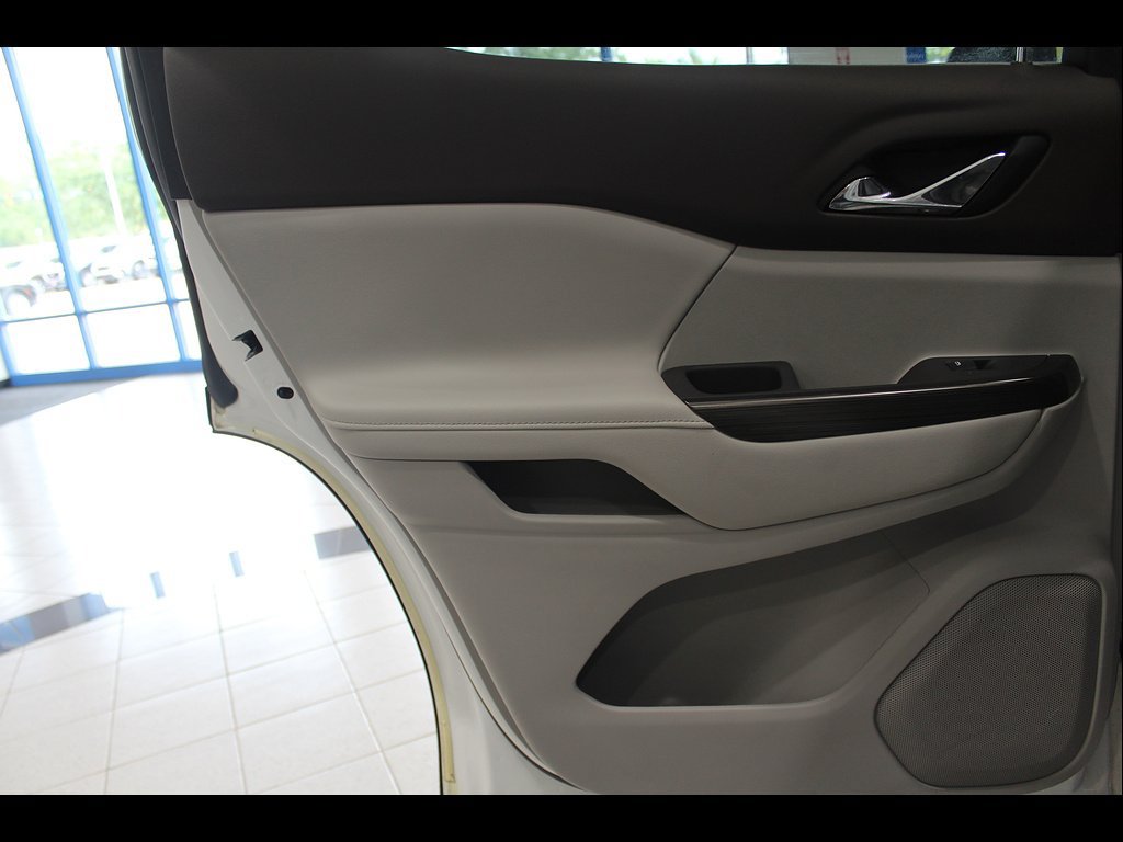 Used 2021 GMC Acadia SLT w/ Premium Package FWD image 18