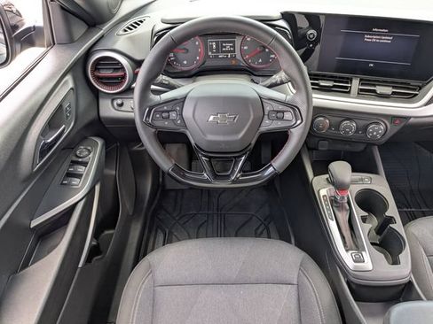 Used 2025 Chevrolet Trax RS w/ Sunroof Package FWD image 15