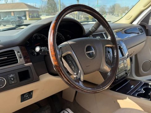 Used 2011 GMC Yukon XL Denali image 23