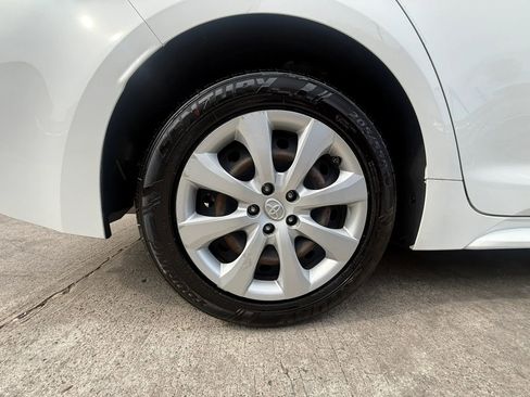 Used 2021 Toyota Corolla LE image 24