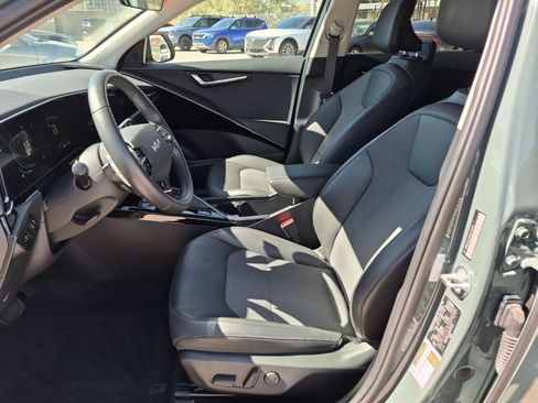 Used 2023 Kia Niro EX FWD image 25