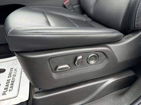 Used 2025 Cadillac Escalade Luxury image 12