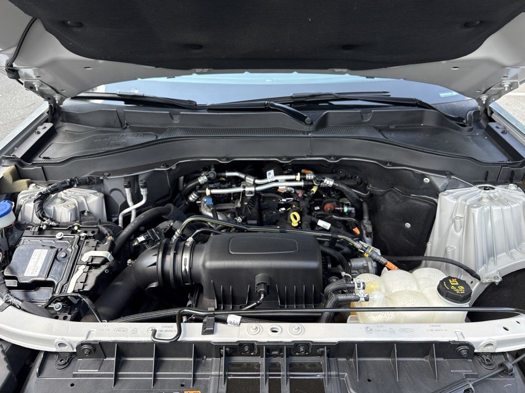 Used 2023 Ford Explorer XLT AWD/4WD image 38