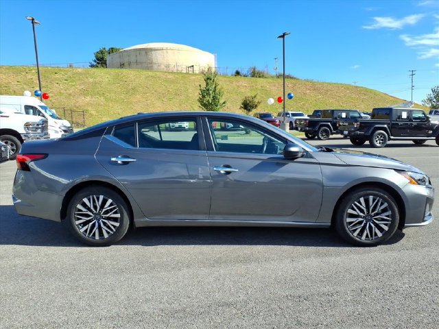 Used 2025 Nissan Altima 2.5 SV FWD image 5