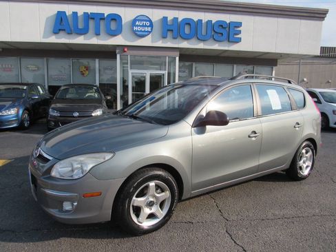 Used 2010 Hyundai Elantra SE w/ Popular Equipment Pkg 2 FWD image 1