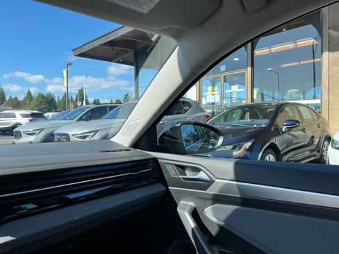 Used 2025 Volkswagen Jetta SE image 35