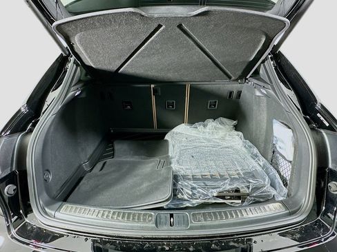 Used 2025 Porsche Macan image 28