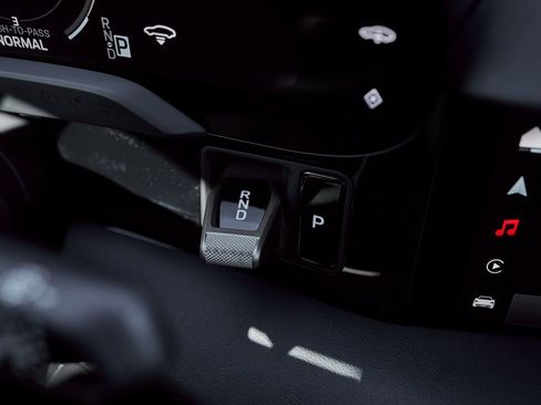 Used 2025 Porsche Taycan 4S w/ Premium Package image 59