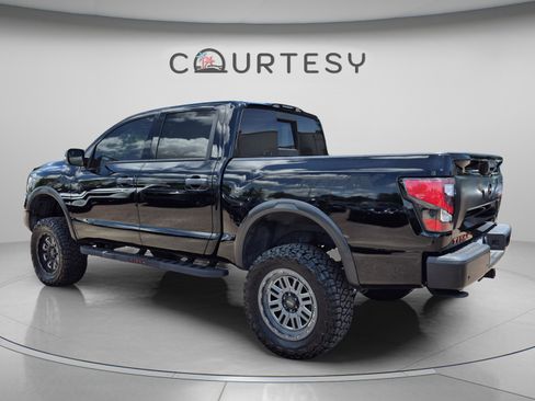 Used 2021 Nissan Titan PRO-4X w/ Pro-4x Convenience Package AWD/4WD image 5