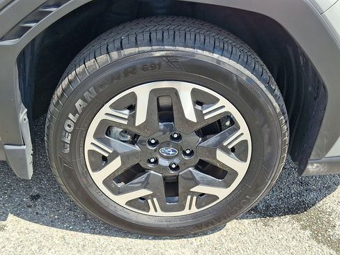 Used 2025 Subaru Forester Premium AWD/4WD image 9