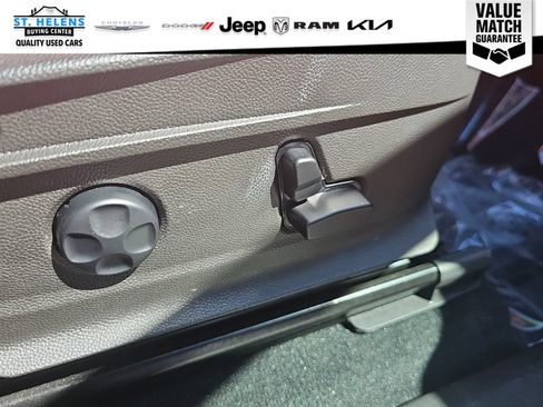Used 2024 Alfa Romeo Stelvio Veloce AWD/4WD image 27
