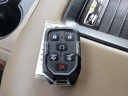 Used 2017 GMC Yukon SLT w/ Open Road Package image 42