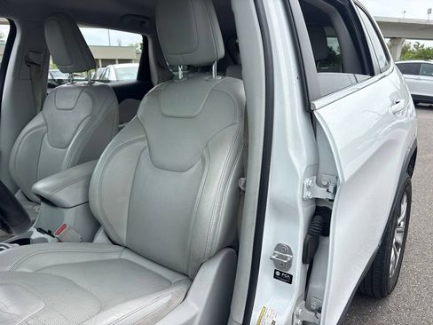 Used 2021 Jeep Cherokee Latitude Lux w/ Comfort/Convenience Group AWD/4WD image 9