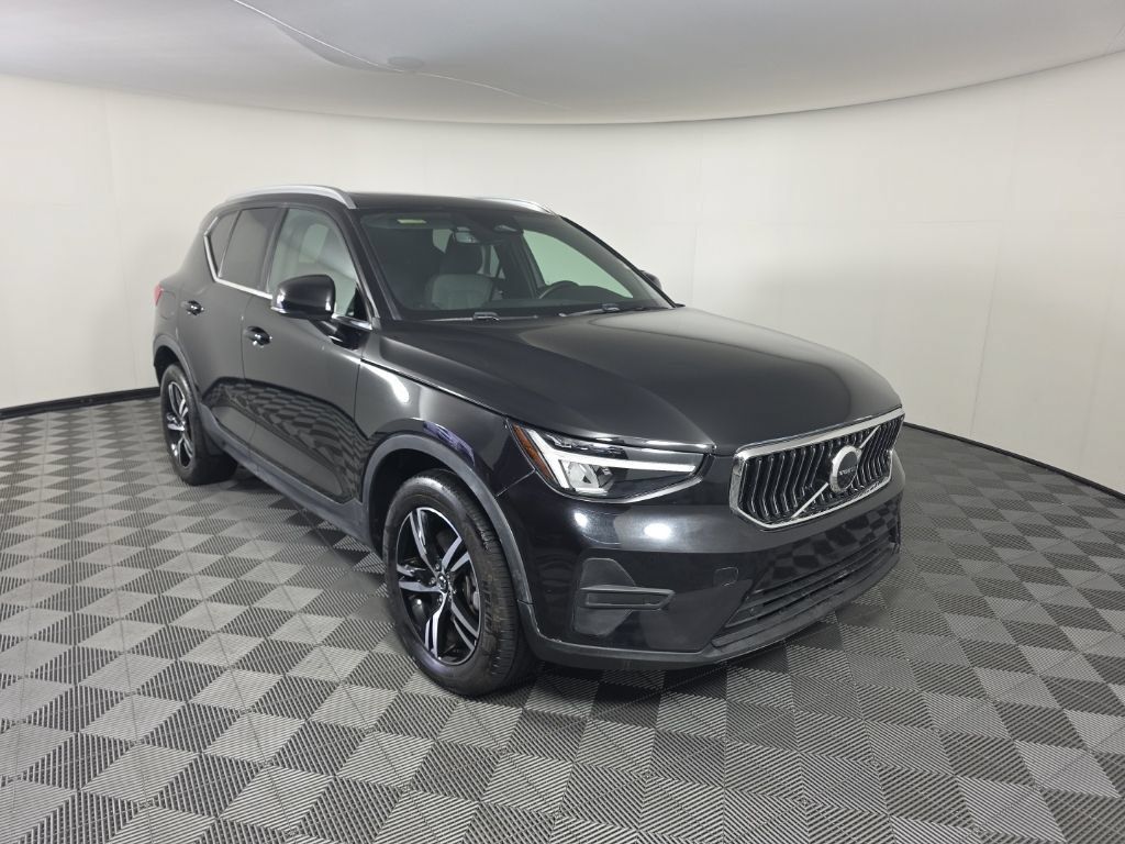 Used 2024 Volvo XC40 B5 Core AWD/4WD image 7