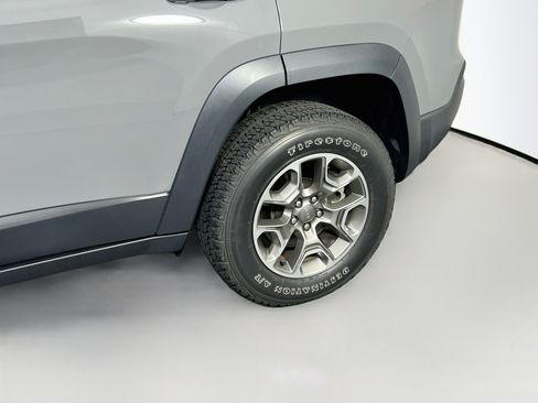 Used 2022 Jeep Cherokee Trailhawk AWD/4WD image 28