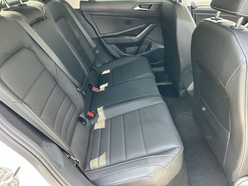 Used 2024 Volkswagen Jetta SE FWD image 11