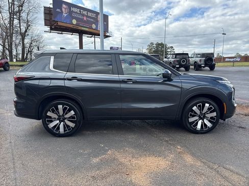 New 2026 Mitsubishi Outlander SE image 5