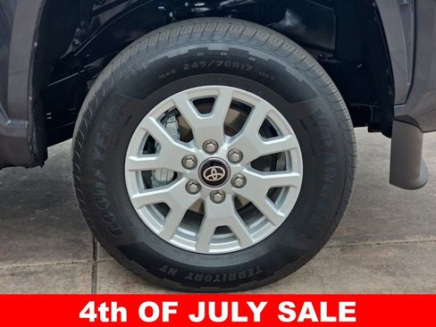 Used 2025 Toyota Tacoma SR5 AWD/4WD image 37