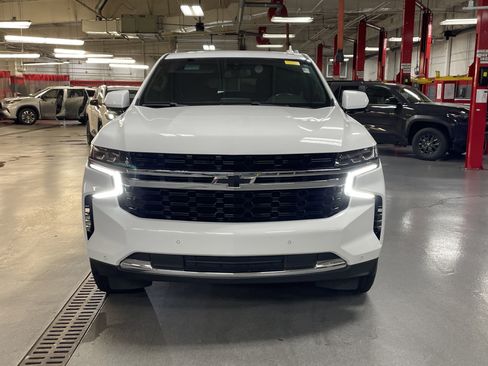 Used 2022 Chevrolet Suburban LS w/ Driver Alert Package RWD image 3