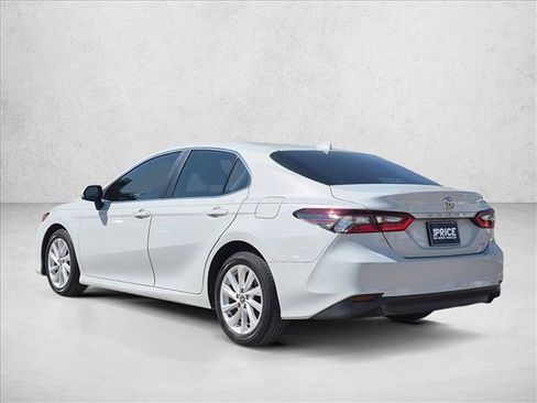 Used 2022 Toyota Camry LE FWD image 7