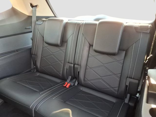 Used 2025 Volkswagen Atlas SE FWD image 17