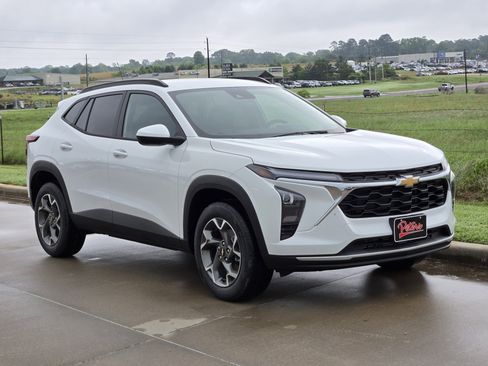 New 2026 Chevrolet Trax LT FWD image 1