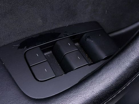 Used 2022 Tesla Model Y Long Range image 16