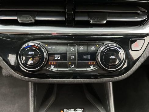 Used 2024 Buick Envista Sport Touring w/ Convenience I Package FWD image 21