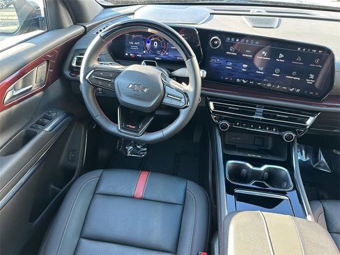 Used 2025 Chevrolet Traverse RS image 18