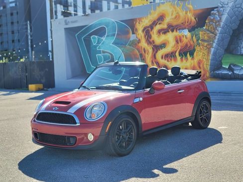 Used 2015 MINI Cooper S image 1