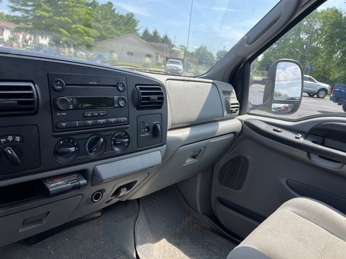 Used 2005 Ford F350 XL image 18