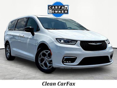 Used 2024 Chrysler Pacifica Limited FWD image 3